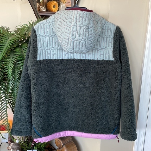 Brand New UGG Iggy Sherpa Half Zip Pullover Fleece Hooded Jacket Green Maroon - Picture 2 of 14